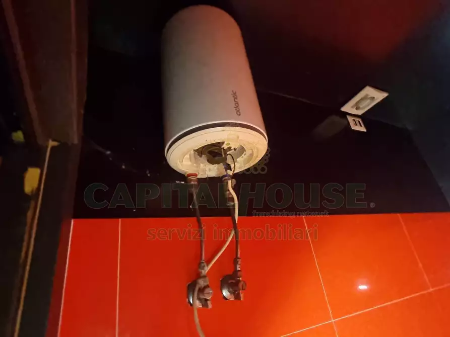 Immagine 17 di Locale commerciale in vendita  a Camigliano