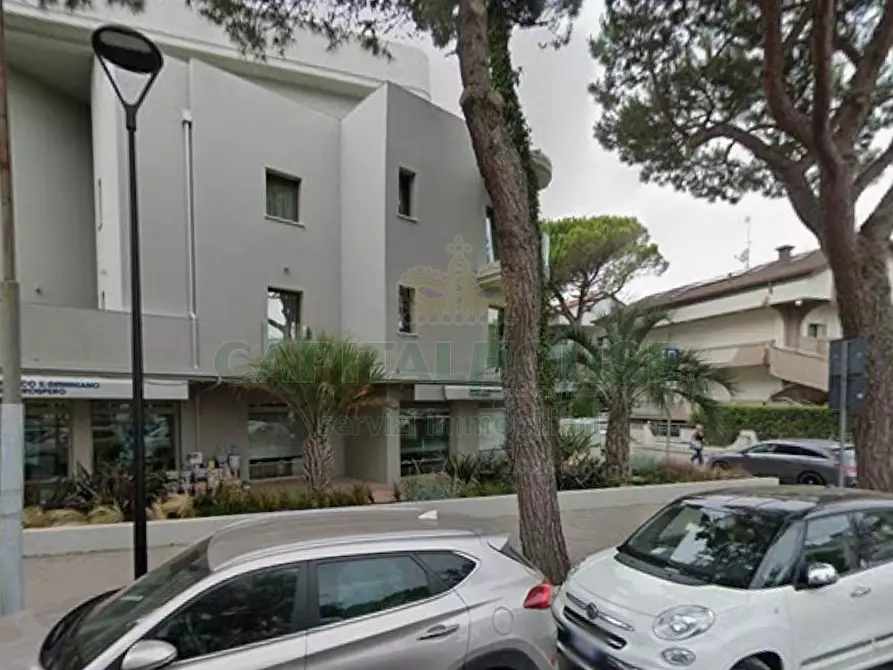 Immagine 2 di Attività commerciale in vendita  in Viale Due Giugno a Cervia