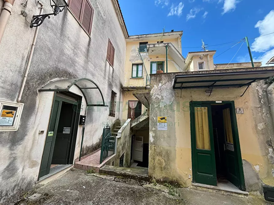 Immagine 1 di Casa semindipendente in vendita  in Via Alessandro Manzoni a Bracigliano
