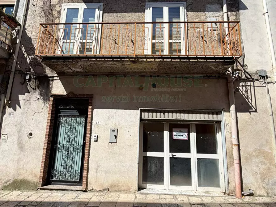 Immagine 1 di Casa semindipendente in vendita  in avella a Avella