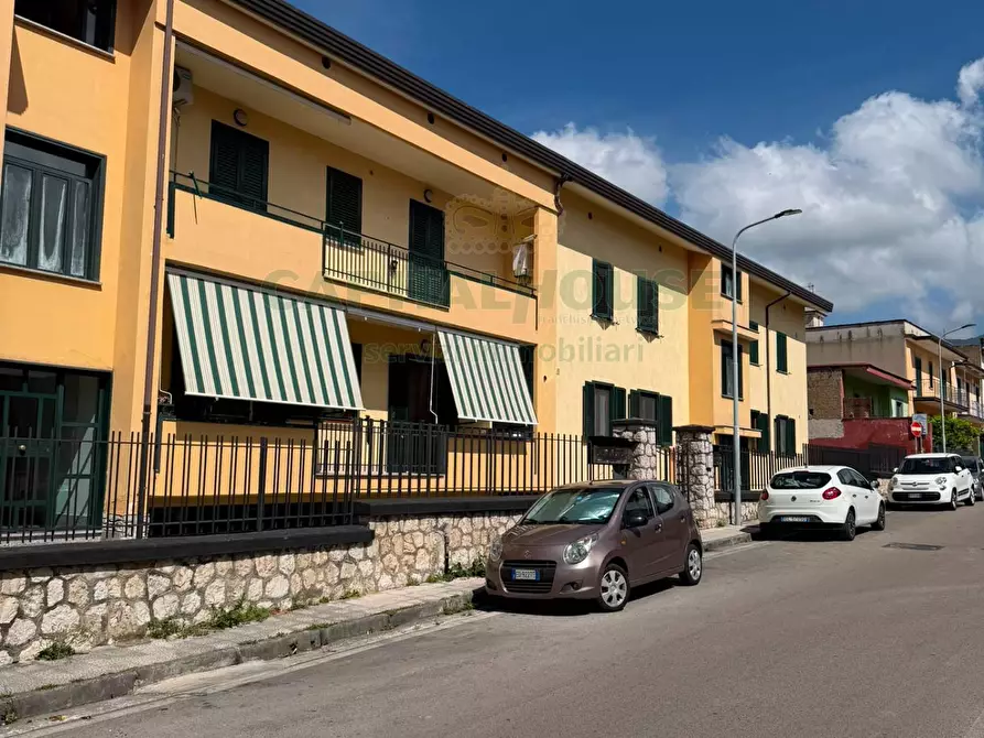 Immagine 1 di Appartamento in vendita  in avella a Avella