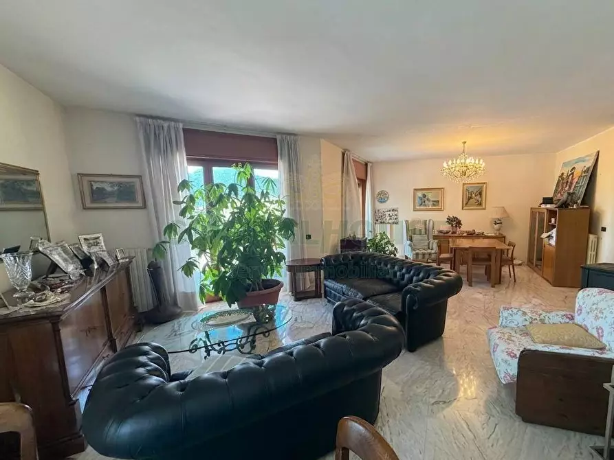 Immagine 3 di Villa in vendita  a Baronissi