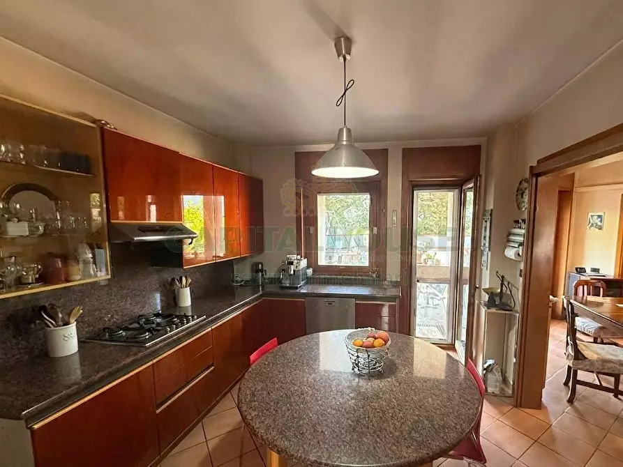 Immagine 6 di Villa in vendita  a Baronissi