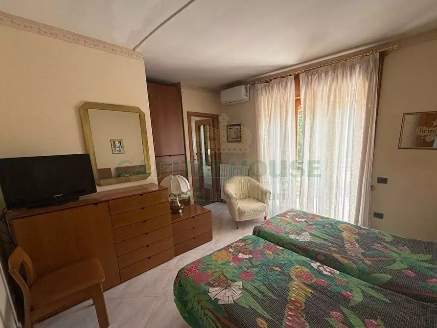Immagine 11 di Villa in vendita  a Baronissi