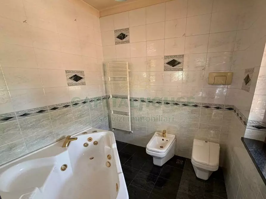 Immagine 13 di Villa in vendita  a Baronissi