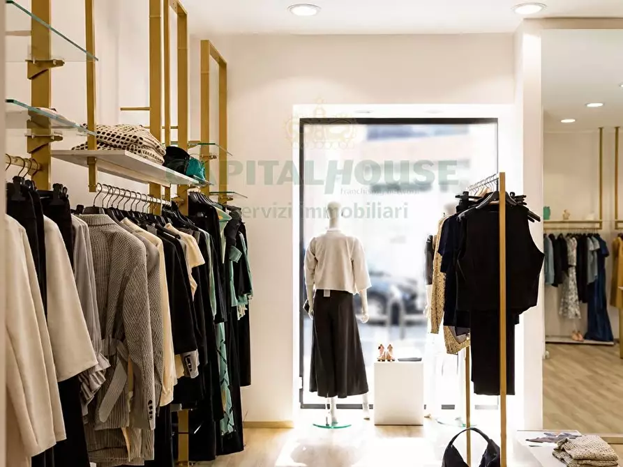 Immagine 1 di Locale commerciale in affitto  in Via Irnerio a Bologna