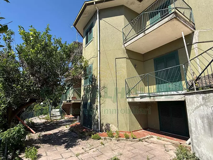 Immagine 1 di Villa in vendita  in Fisciano a Fisciano