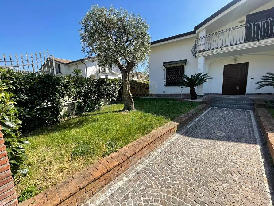 Immagine 51 di Villa in affitto  in avella a Avella