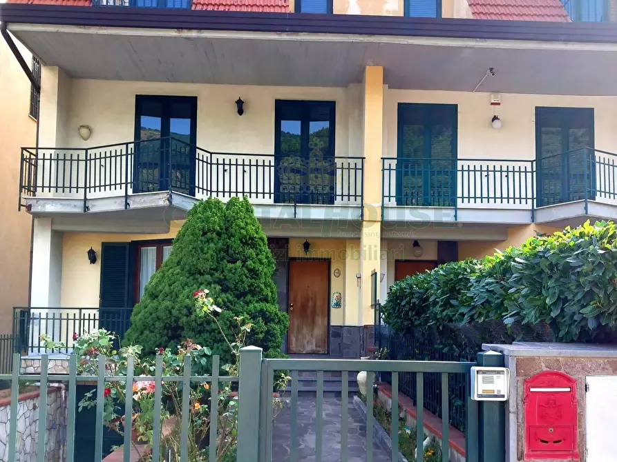 Immagine 1 di Villa in vendita  in sirignano a Sirignano