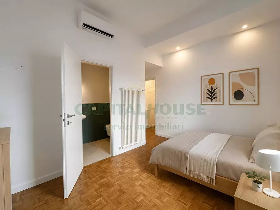 Immagine 8 di Appartamento in vendita  in Via Del Borgo Di San Pietro a Bologna