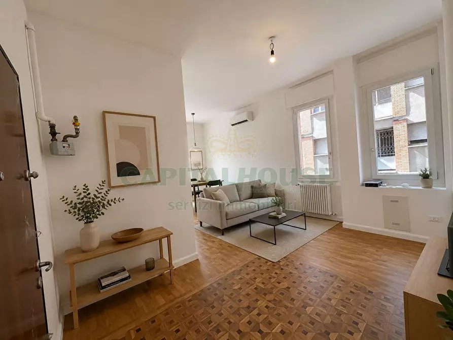 Immagine 1 di Appartamento in vendita  in Via Del Borgo Di San Pietro a Bologna
