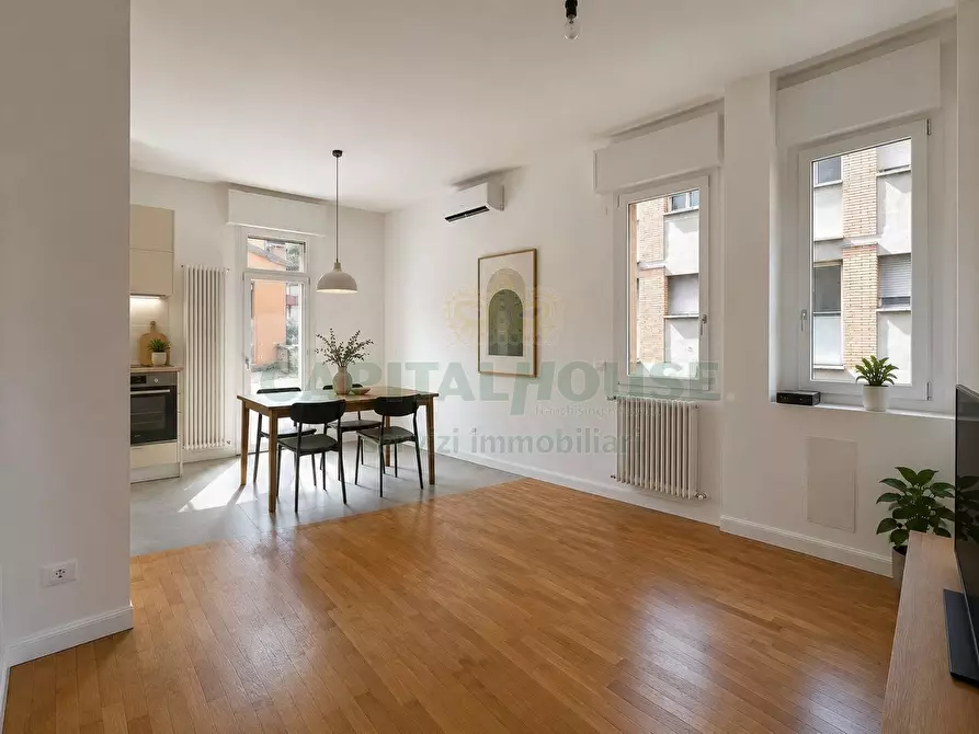 Immagine 3 di Appartamento in vendita  in Via Del Borgo Di San Pietro a Bologna