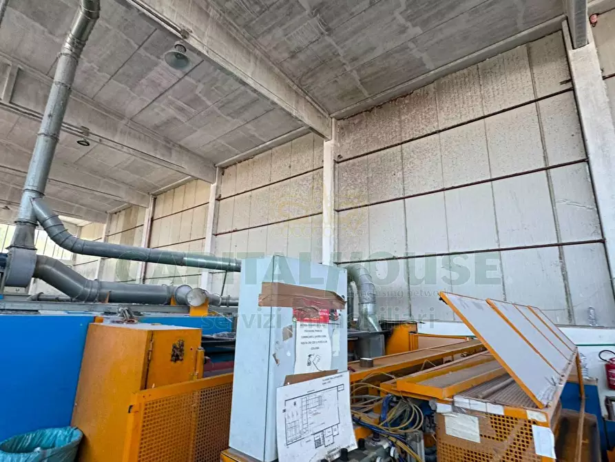 Immagine 12 di Capannone industriale in affitto  in quadrelle a Quadrelle