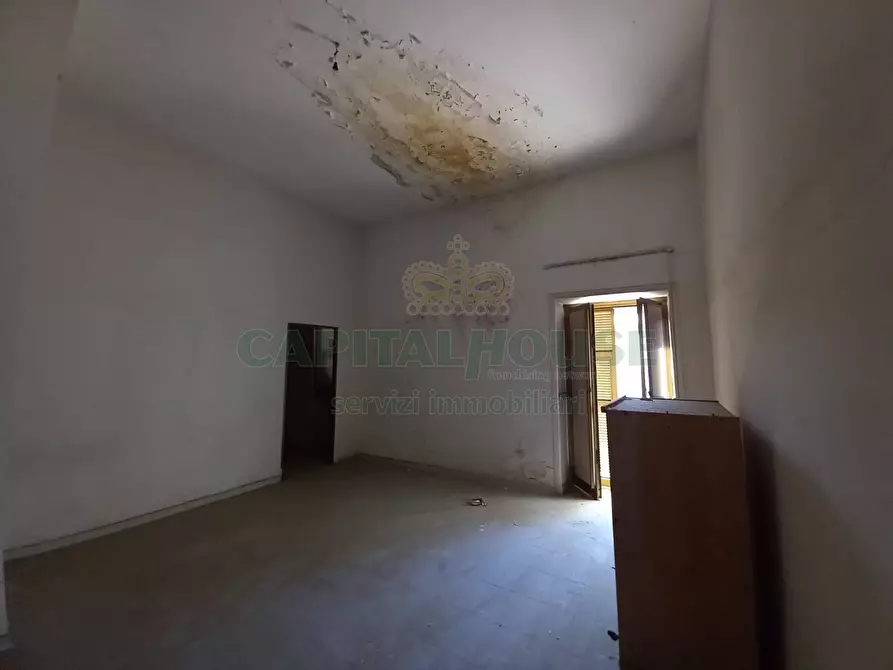 Immagine 10 di Palazzo in vendita  in sirignano a Sirignano