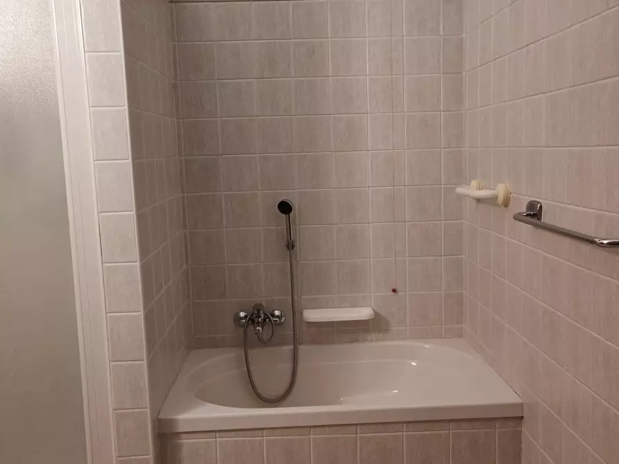 Immagine 11 di Appartamento in vendita  in VIA CORRIDONI a Mantova