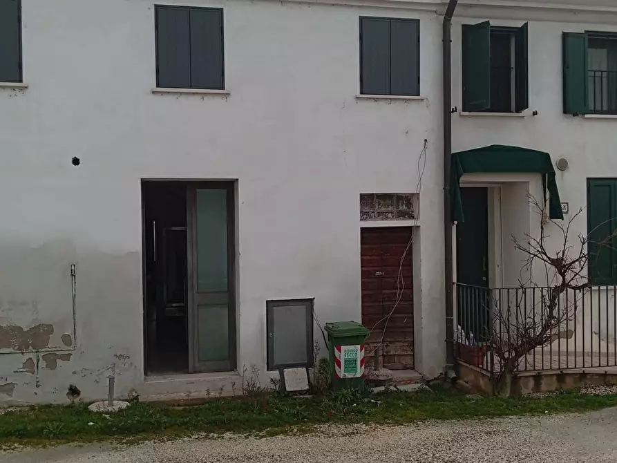 Immagine 1 di Cantina in vendita  in strada cisa a San Giorgio Bigarello