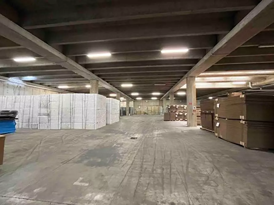 Immagine 1 di Magazzino in affitto  in Via Cristoforo Colombo 1 a Mantova