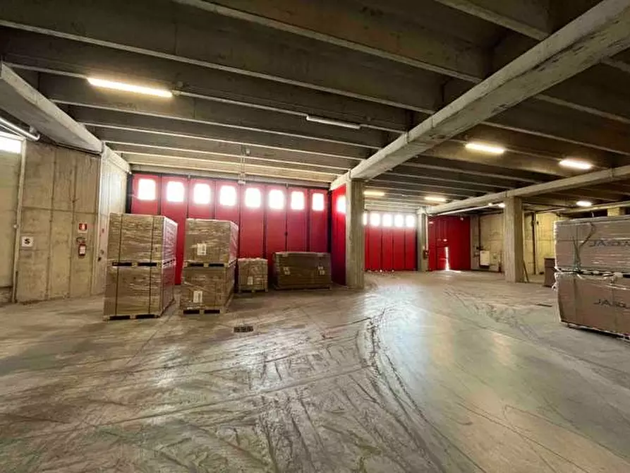 Immagine 5 di Magazzino in affitto  in Via Cristoforo Colombo 1 a Mantova
