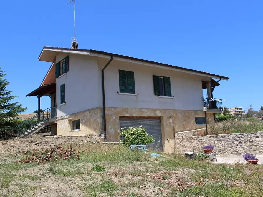 Immagine 1 di Villa in vendita  a Montenero Di Bisaccia