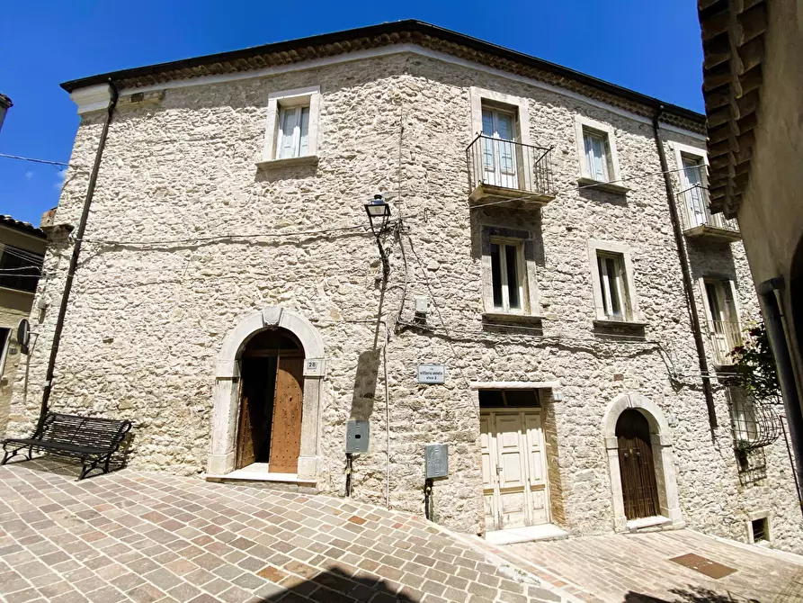 Immagine 1 di Casa semindipendente in vendita  in via Vittorio Veneto a Carunchio