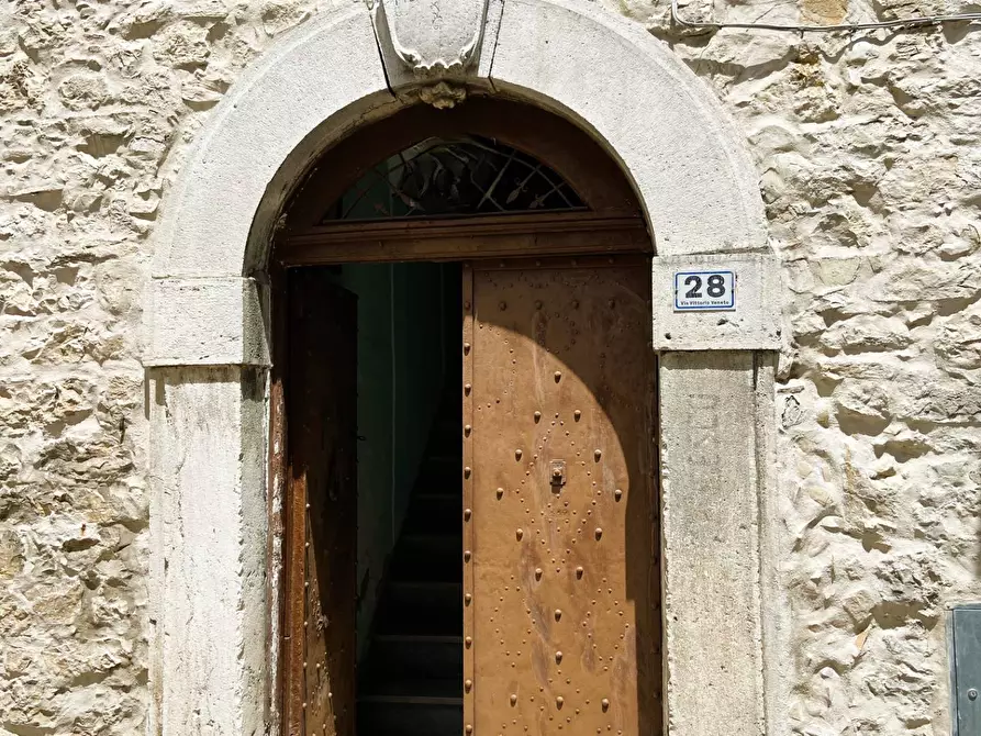 Immagine 2 di Casa semindipendente in vendita  in via Vittorio Veneto a Carunchio