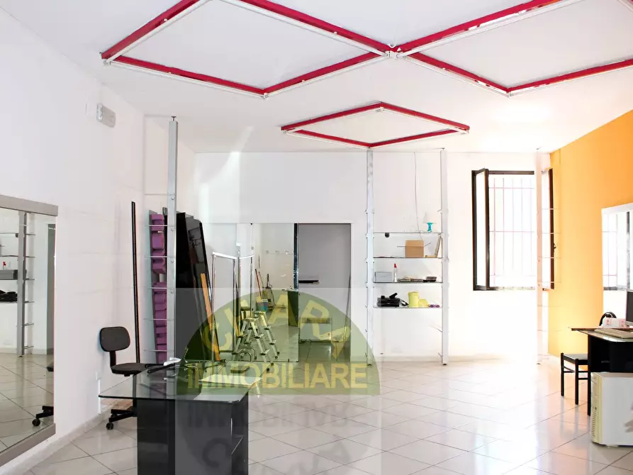 Immagine 8 di Locale commerciale in vendita  in Corso Duca degli Abruzzi 5 a Cupello