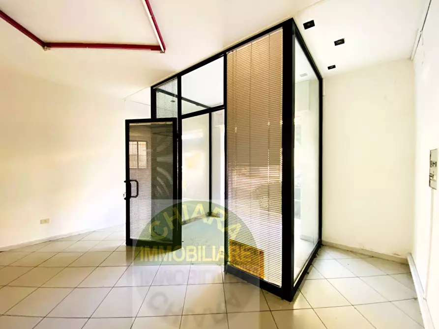 Immagine 2 di Locale commerciale in vendita  in Corso Duca degli Abruzzi 5 a Cupello