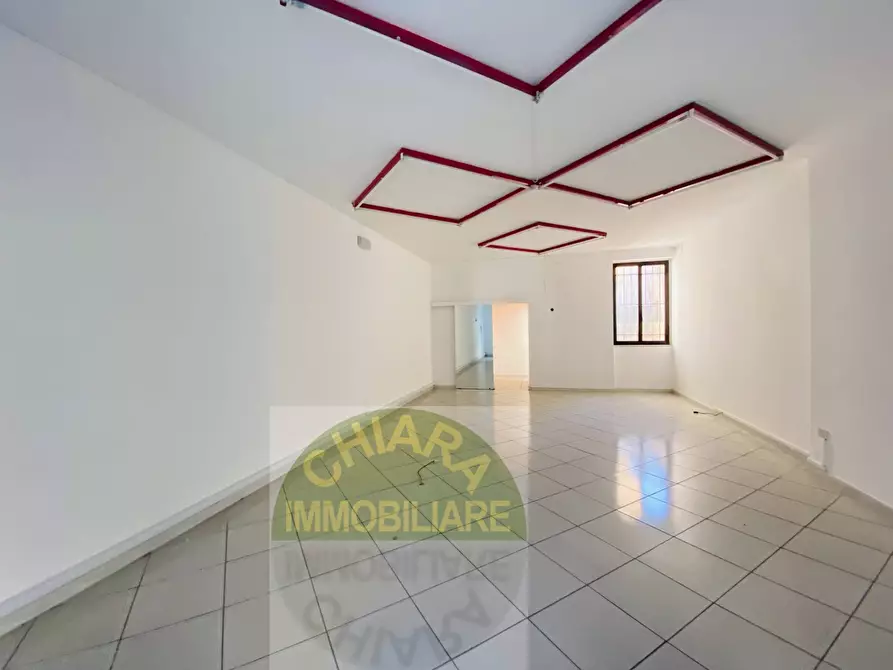 Immagine 14 di Locale commerciale in vendita  in Corso Duca degli Abruzzi 5 a Cupello