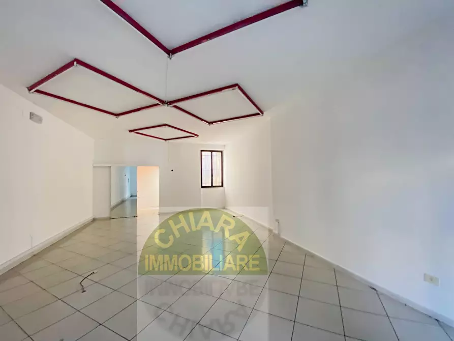 Immagine 11 di Locale commerciale in vendita  in Corso Duca degli Abruzzi 5 a Cupello