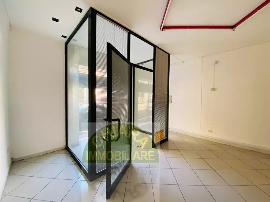 Immagine 17 di Locale commerciale in vendita  in Corso Duca degli Abruzzi 5 a Cupello