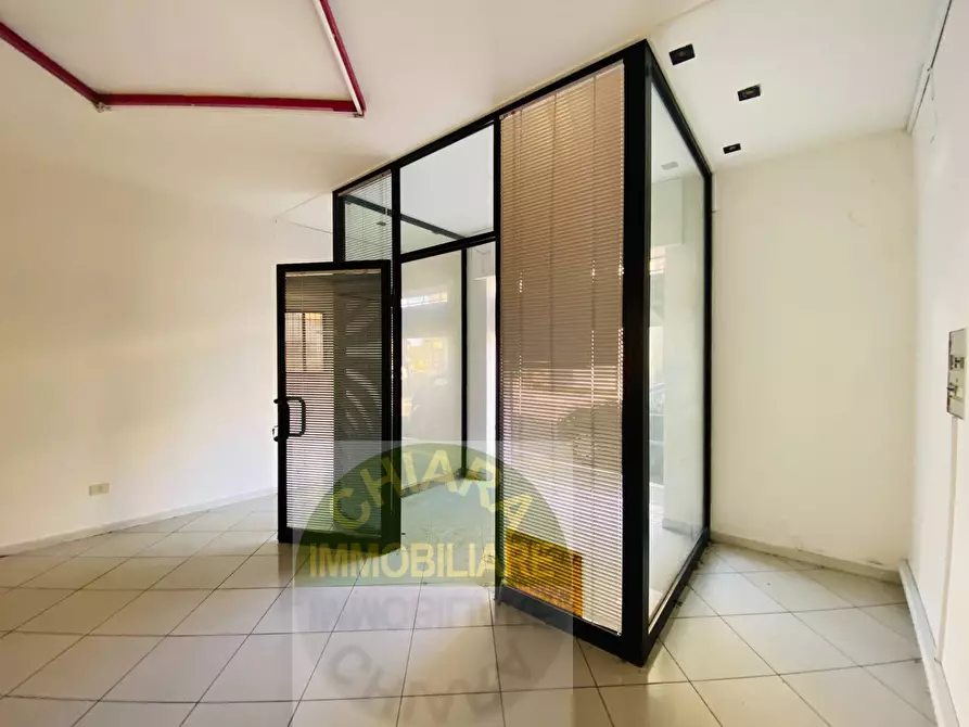 Immagine 18 di Locale commerciale in vendita  in Corso Duca degli Abruzzi 5 a Cupello