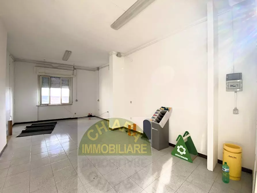 Immagine 14 di Locale commerciale in vendita  in Via Roma a Carunchio