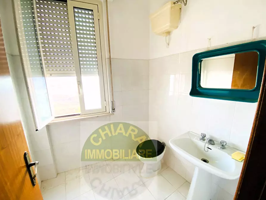 Immagine 9 di Locale commerciale in vendita  in Via Roma a Carunchio