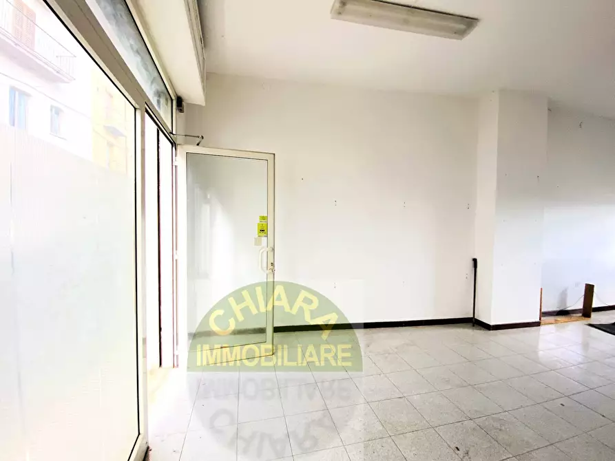 Immagine 6 di Locale commerciale in vendita  in Via Roma a Carunchio