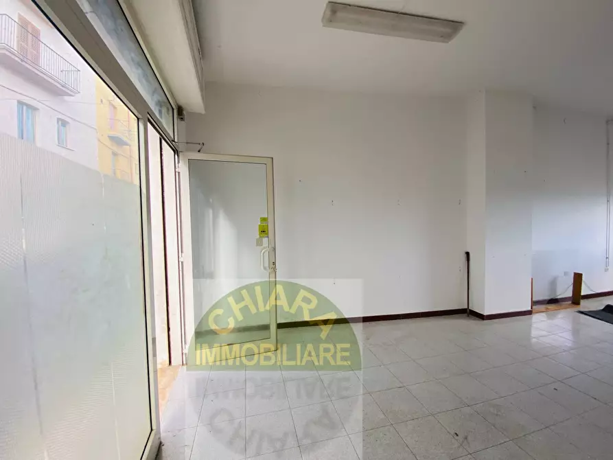 Immagine 13 di Locale commerciale in vendita  in Via Roma a Carunchio