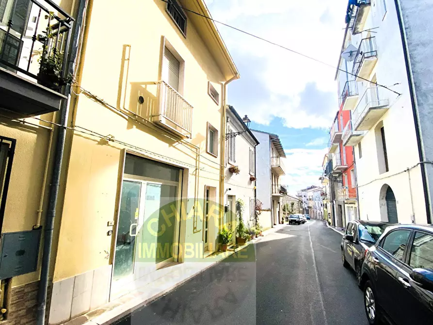 Immagine 11 di Locale commerciale in vendita  in Via Roma a Carunchio