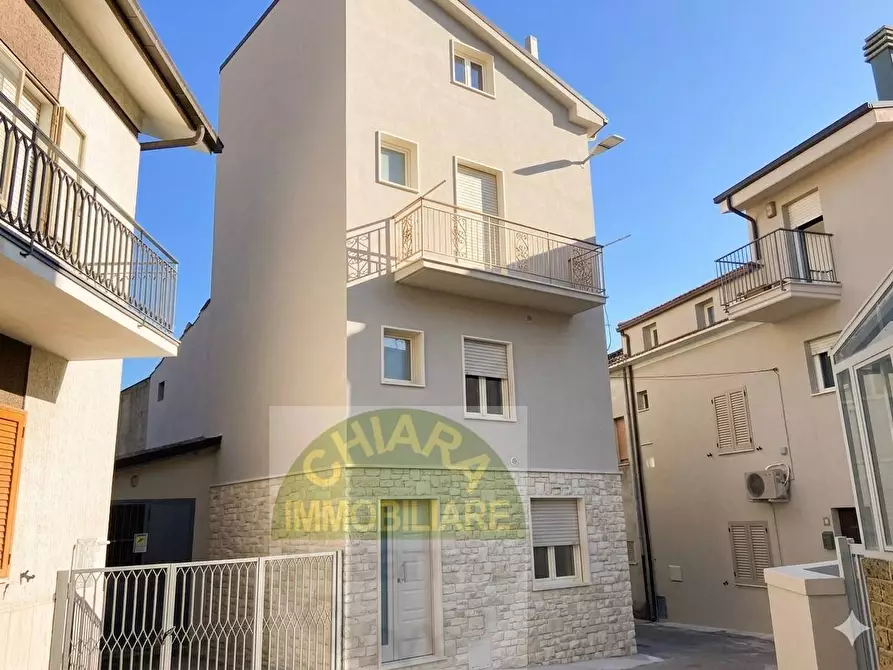 Immagine 1 di Casa indipendente in vendita  in Via Sabauda a Cupello