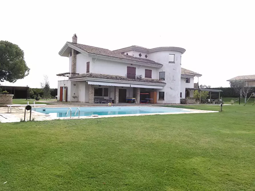 Immagine 1 di Villa in vendita  in Via Parignano 49 a Nereto