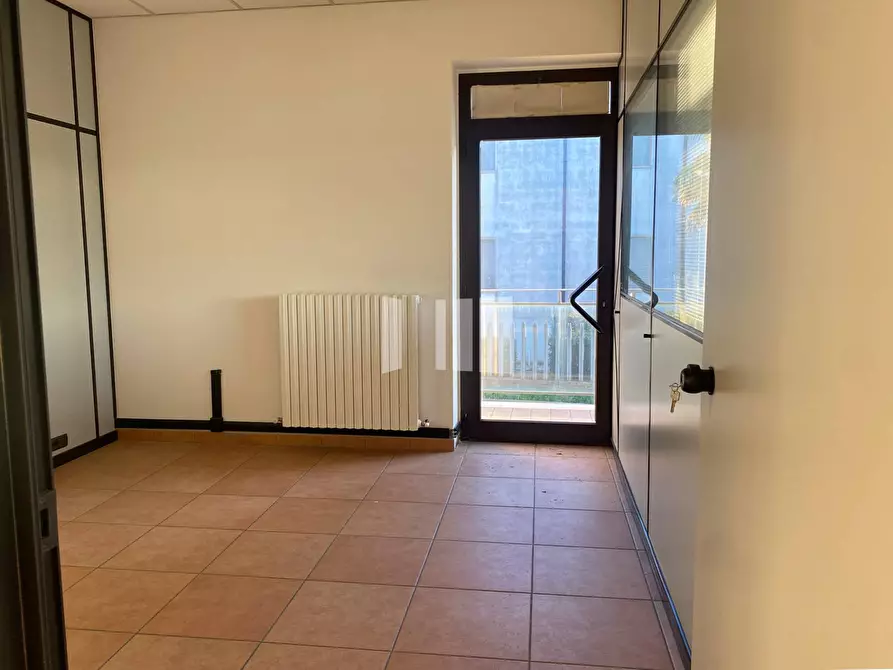 Immagine 8 di Locale commerciale in vendita  in Via Gramsci 65 a Giulianova