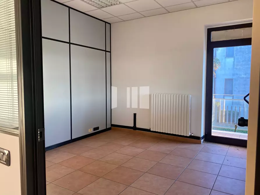 Immagine 9 di Locale commerciale in vendita  in Via Gramsci 65 a Giulianova