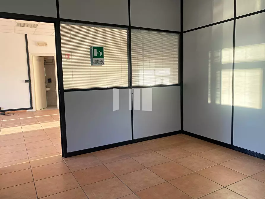 Immagine 10 di Locale commerciale in vendita  in Via Gramsci 65 a Giulianova