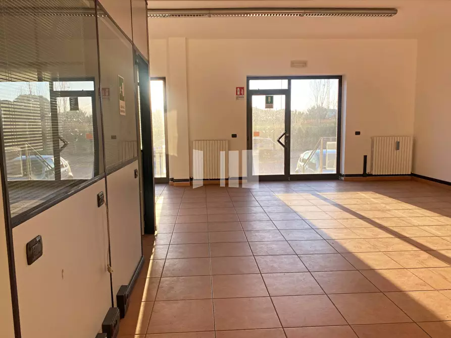 Immagine 13 di Locale commerciale in vendita  in Via Gramsci 65 a Giulianova