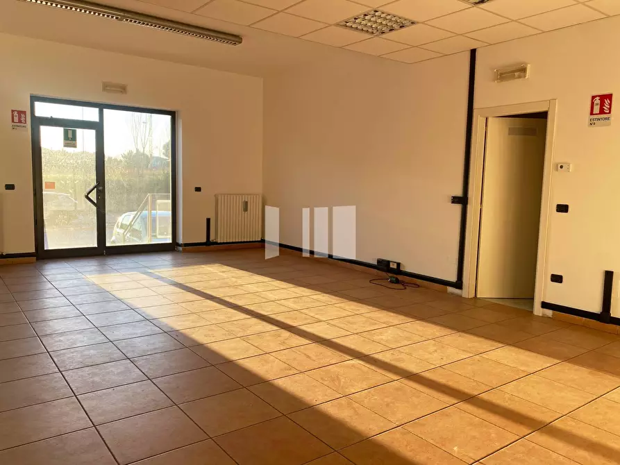 Immagine 14 di Locale commerciale in vendita  in Via Gramsci 65 a Giulianova