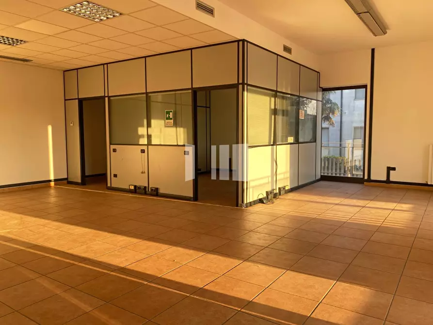 Immagine 3 di Locale commerciale in affitto  in Via Gramsci 65 a Giulianova