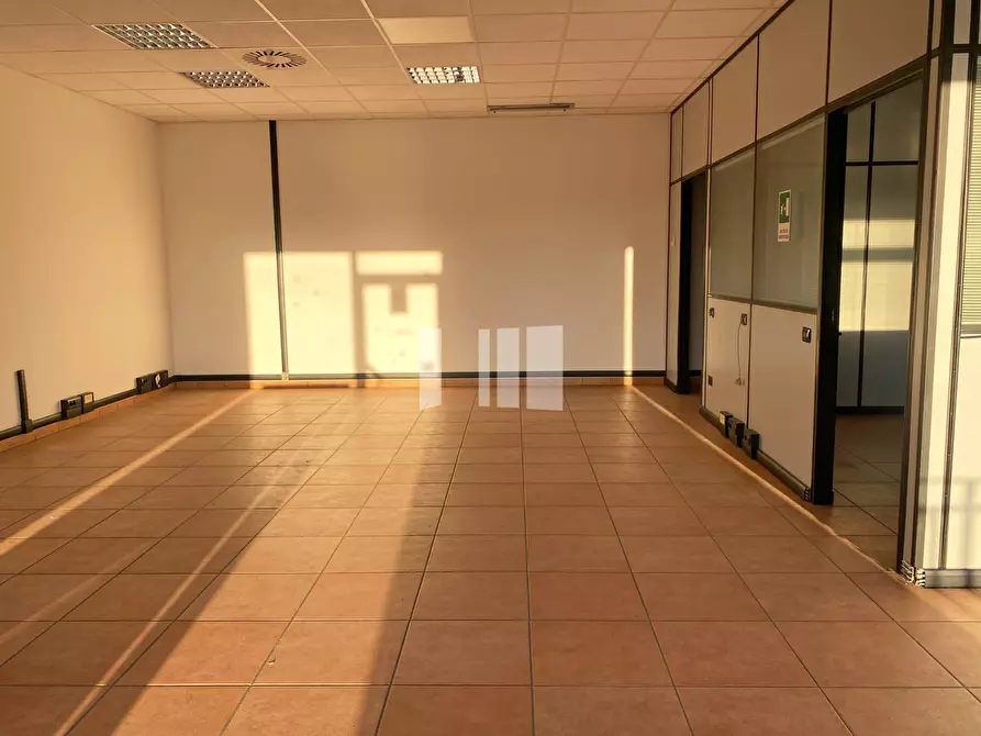 Immagine 2 di Locale commerciale in affitto  in Via Gramsci 65 a Giulianova