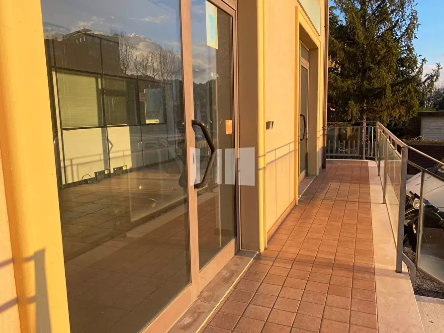 Immagine 18 di Locale commerciale in affitto  in Via Gramsci 65 a Giulianova