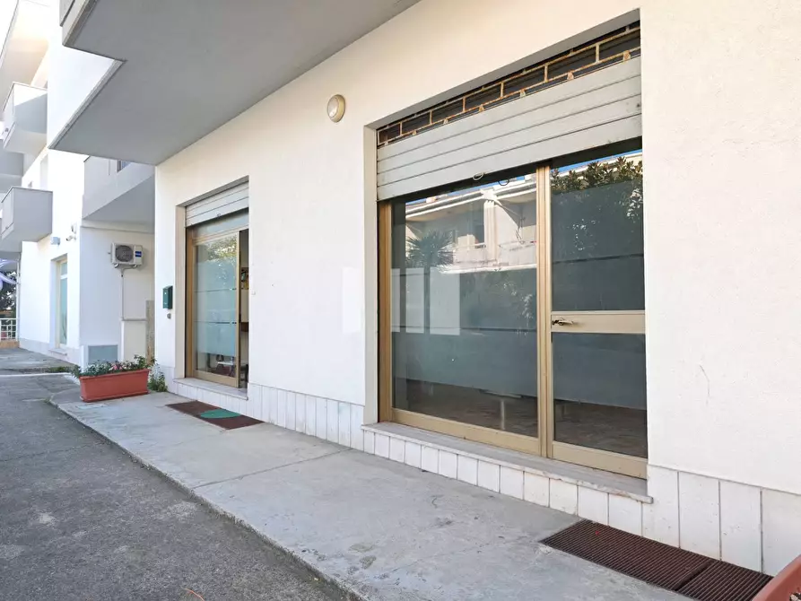 Immagine 20 di Locale commerciale in vendita  in Via Giuseppe Parini 32 a Giulianova