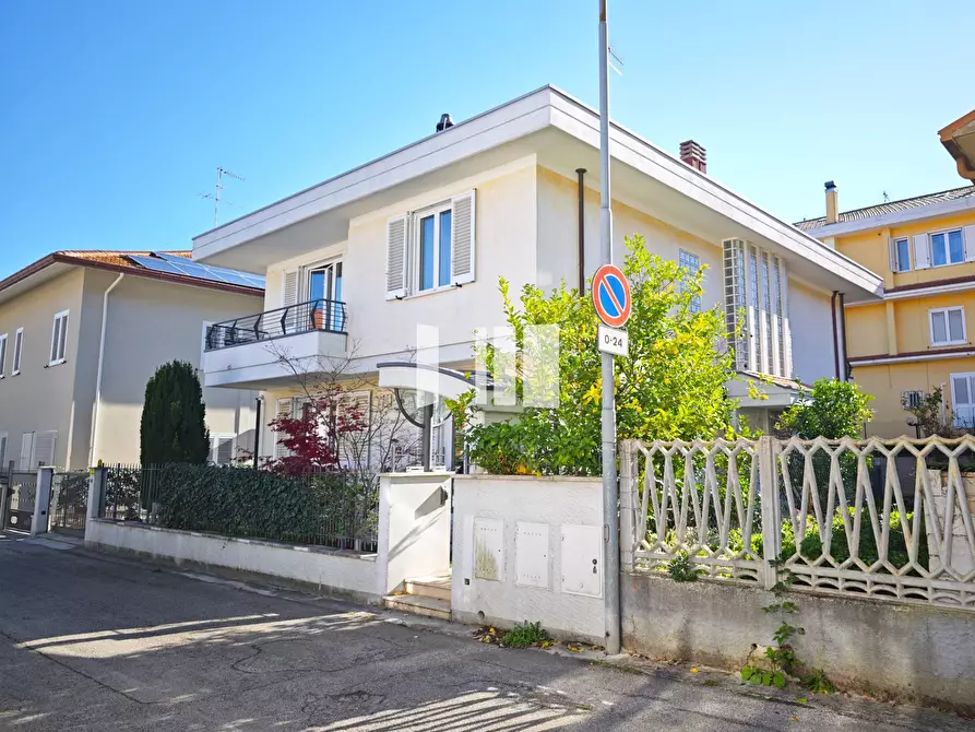 Immagine 3 di Villa in vendita  in Via Michetti 17 a Giulianova