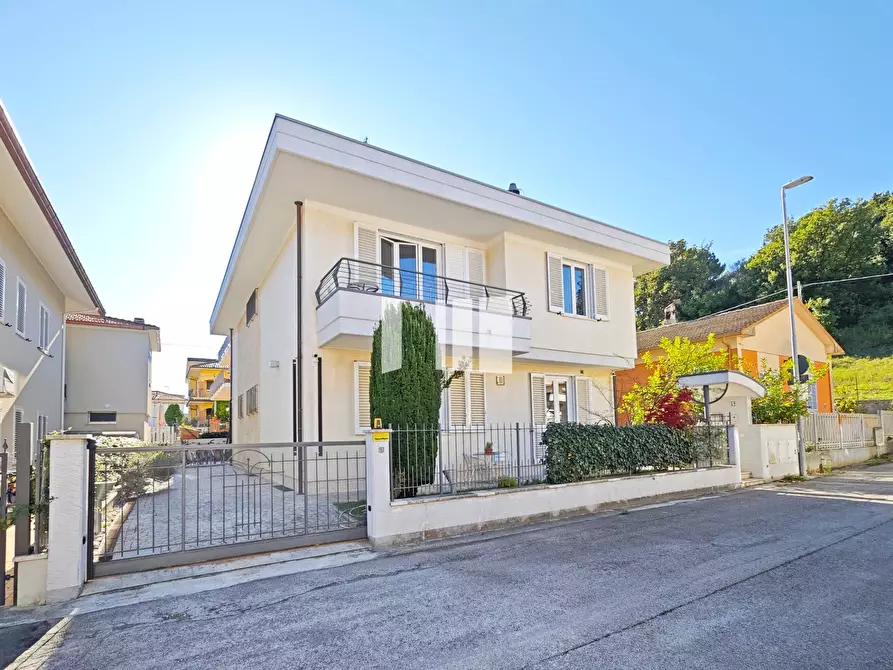 Immagine 1 di Villa in vendita  in Via Michetti 17 a Giulianova