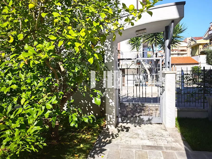 Immagine 4 di Villa in vendita  in Via Michetti 17 a Giulianova
